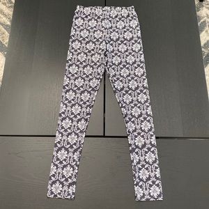 Beautiful Filigree Print Lotus Leggings - Small